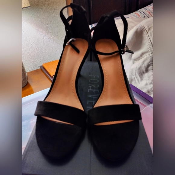 Forever 21 black heels size 9 - Picture 2 of 5